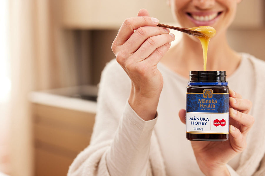 Is using a metal spoon to serve honey bad or harmful?